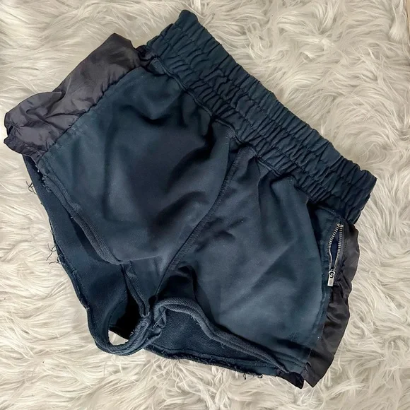 ✨ FREE PEOPLE MOVEMENT shorts S/M. thick, comfy elastic waistband… - Picture 2 of 4